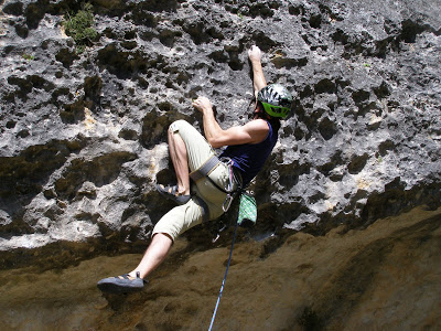 ESCALADA EN TERRENO DE AVENTURA: AUTOPROTECCIÓN & ARTIFICIAL/ABENTURA EREMUKO ESKALADA (AUTOPROTEKZIOA ETA ARTIFOA)