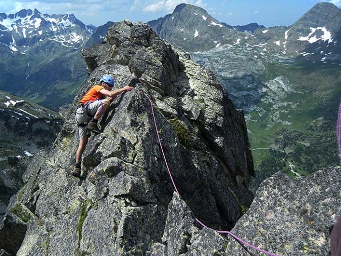 MANEJO DE CUERDAS PARA MONTAÑEROS: ARISTAS/MENDIGOIZALEENTZAKO SOKA ERABILERA